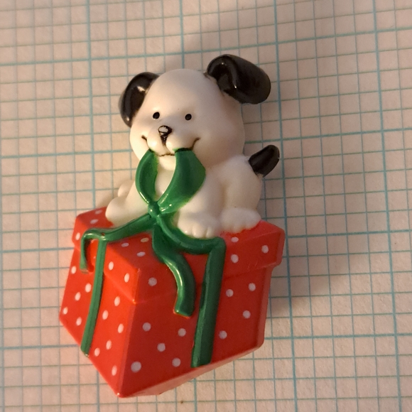 Russ Cute Puppy on Red Christmas Gift Box Brooch Pin - Picture 2 of 2
